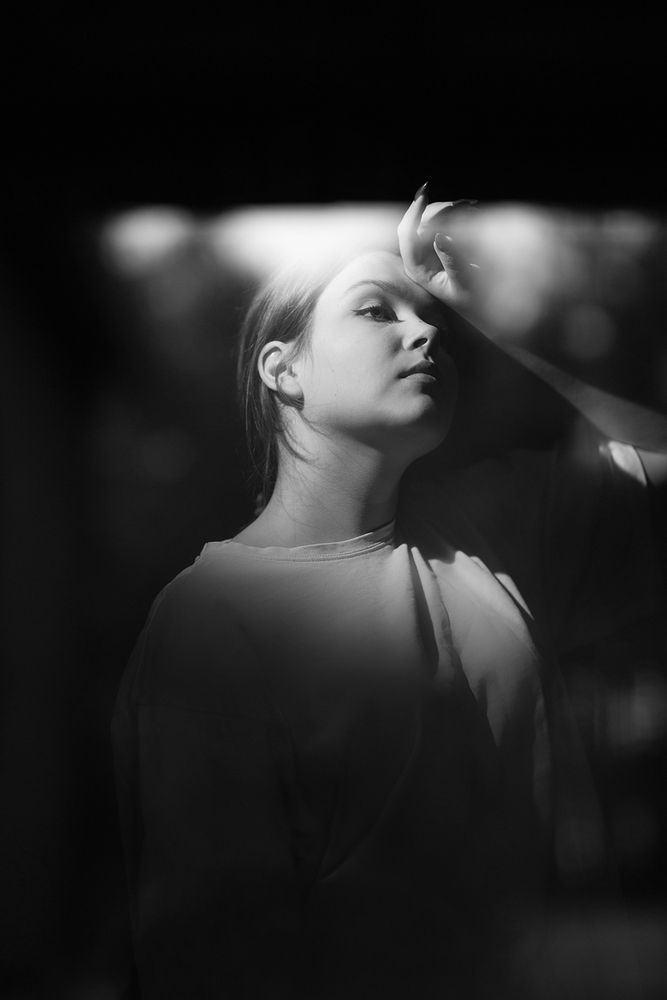 Через стекло