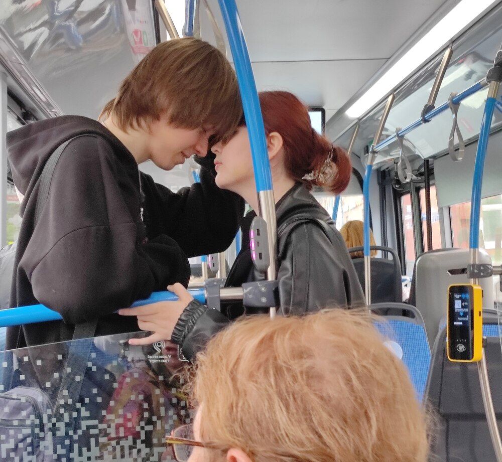 Нежность в автобусе