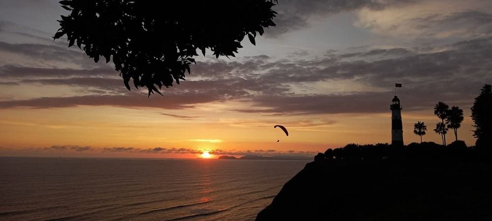 Flight in the sky of Freedom