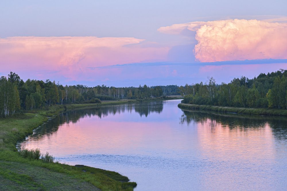Зеркало природы, где закаты танцуют на воде