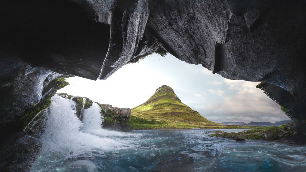 Iceland\'s Ancient Frame