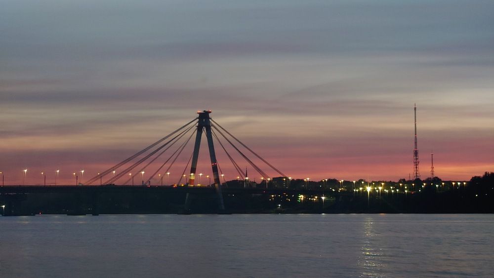 Октябрьский мост на закате