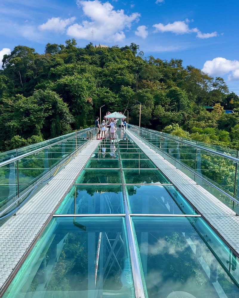 Стеклянный мост над пропастью. Таиланд, о.Пхукет