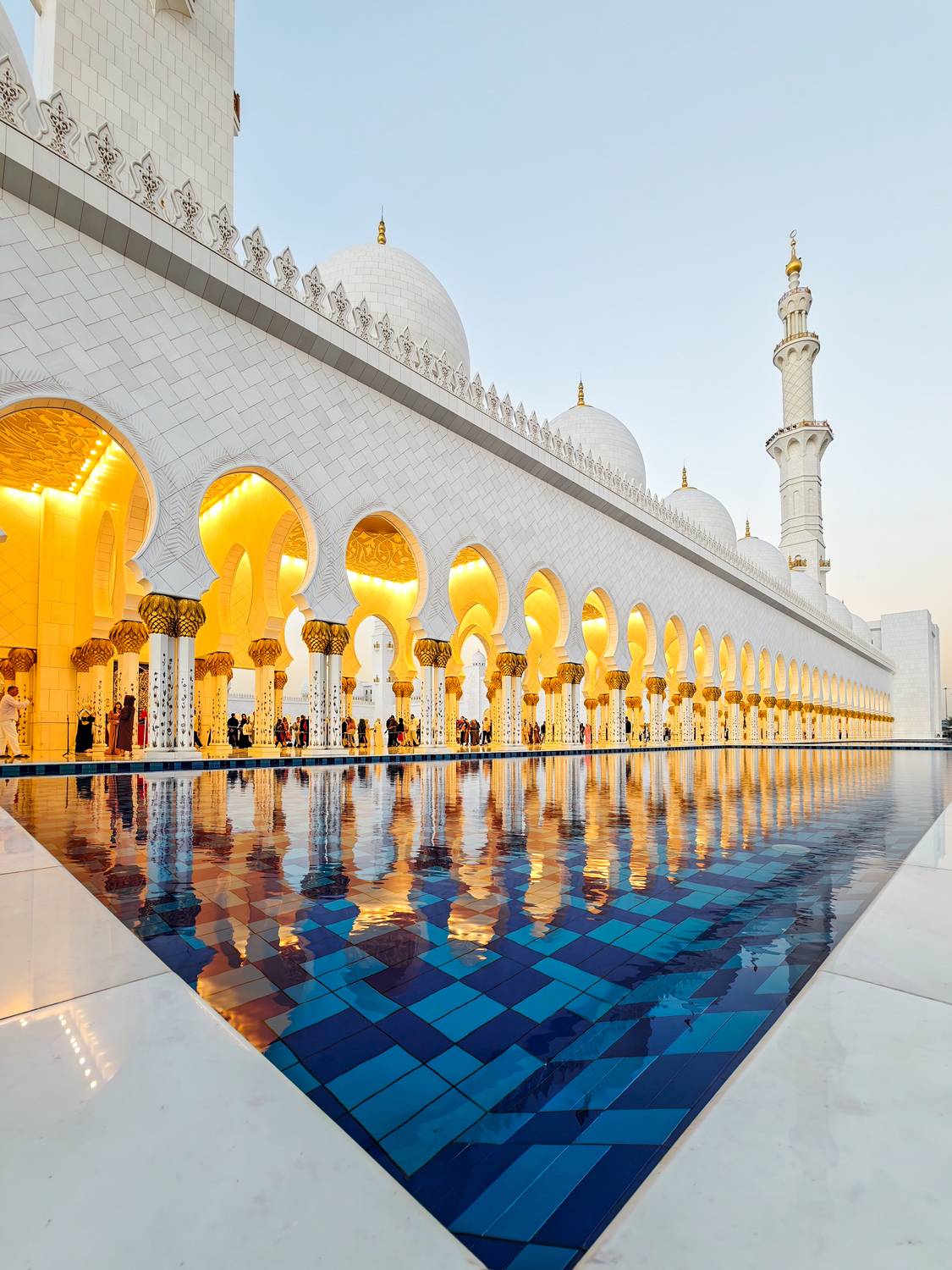 Мече́ть ше́йха Заида (араб. مسجد الشيخ زايد) Мече́ть ше́йха Заида (араб. مسجد الشيخ زايد)