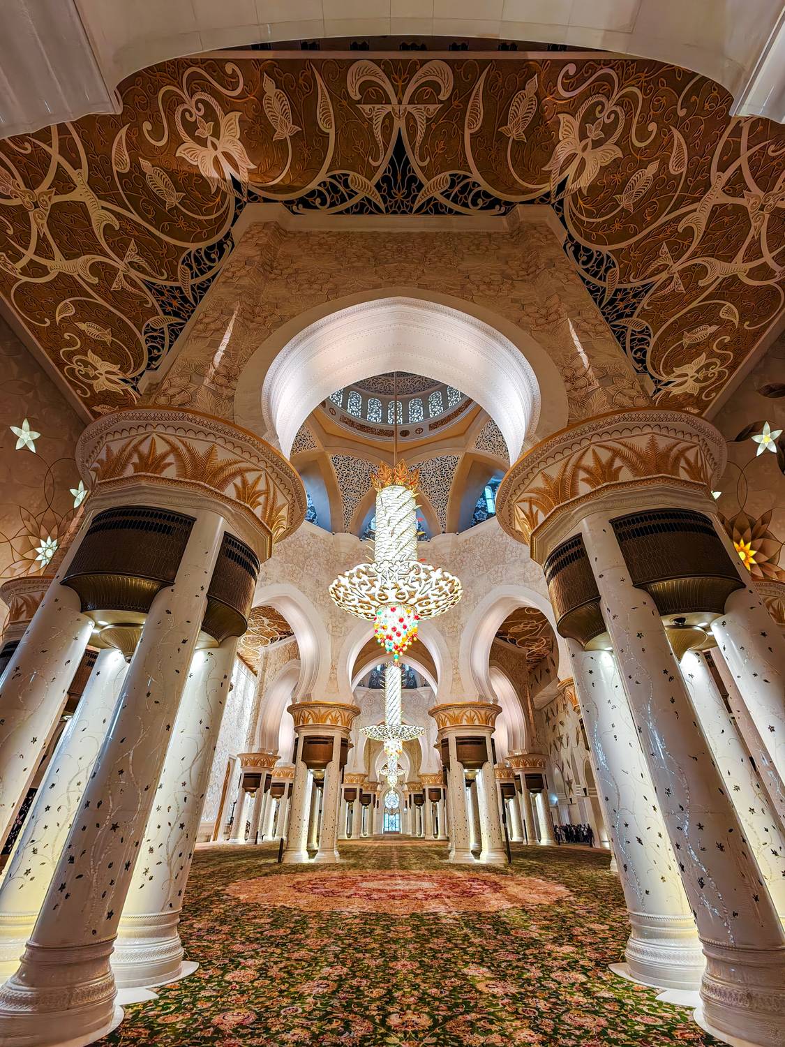 Мече́ть ше́йха Заида (араб. مسجد الشيخ زايد) Мече́ть ше́йха Заида (араб. مسجد الشيخ زايد)