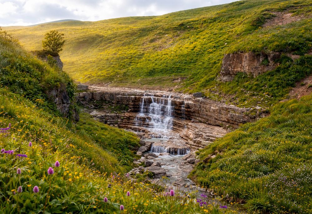 утро в горной местности-водопад \"Амфитеатр\"