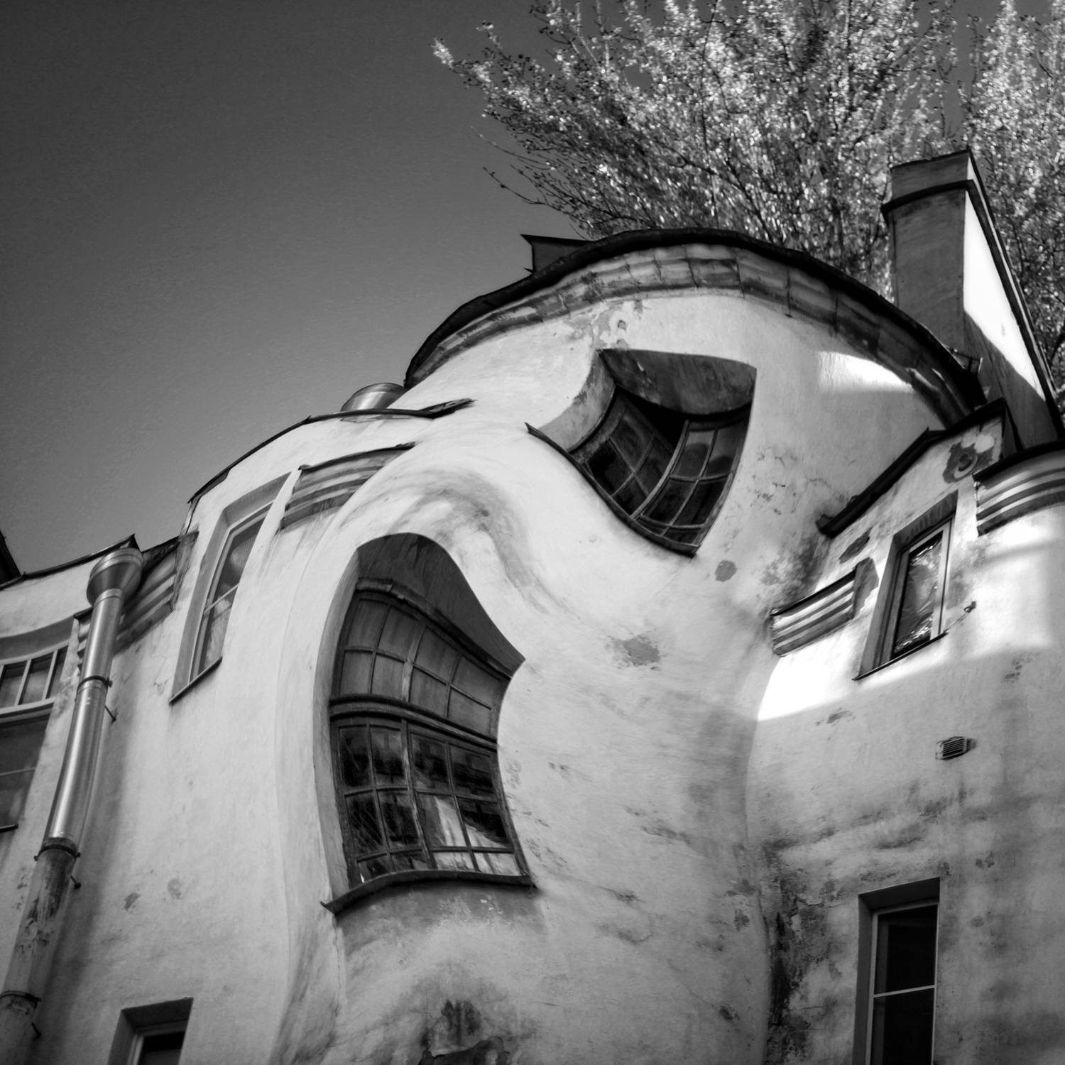 В кривом зеркале В кривом зеркале