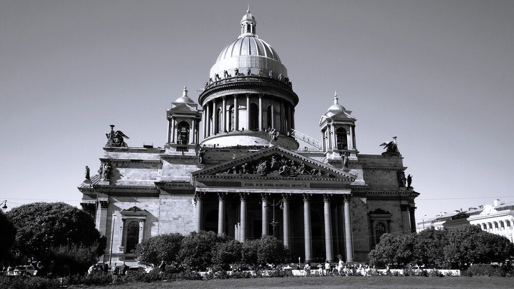Исаакиевский собор в Санкт-Петербурге — один из самых известных архитектурных памятников города