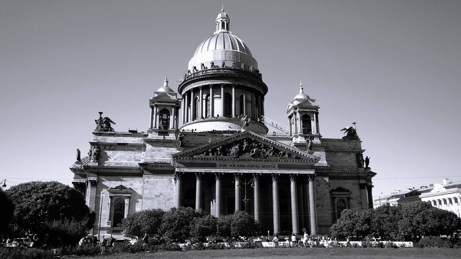 Исаакиевский собор в Санкт-Петербурге — один из самых известных архитектурных памятников города