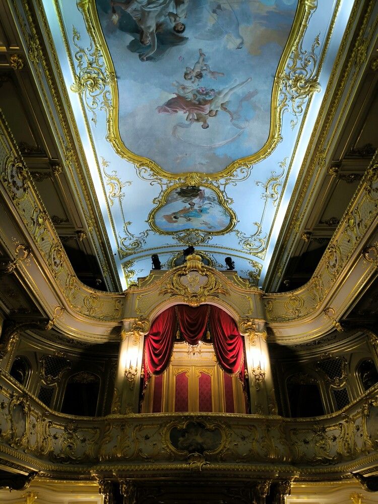 Интерьер домашнего театра Юсуповского дворца в Санкт-Петербурге