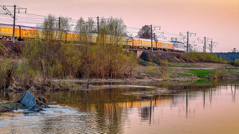 Оранжевое небо, оранжевая речка...