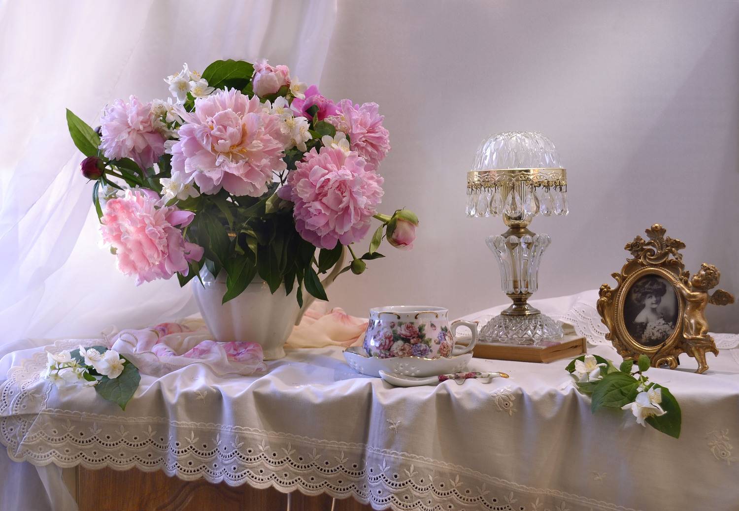 Соблазняюсь июнем хмельным...