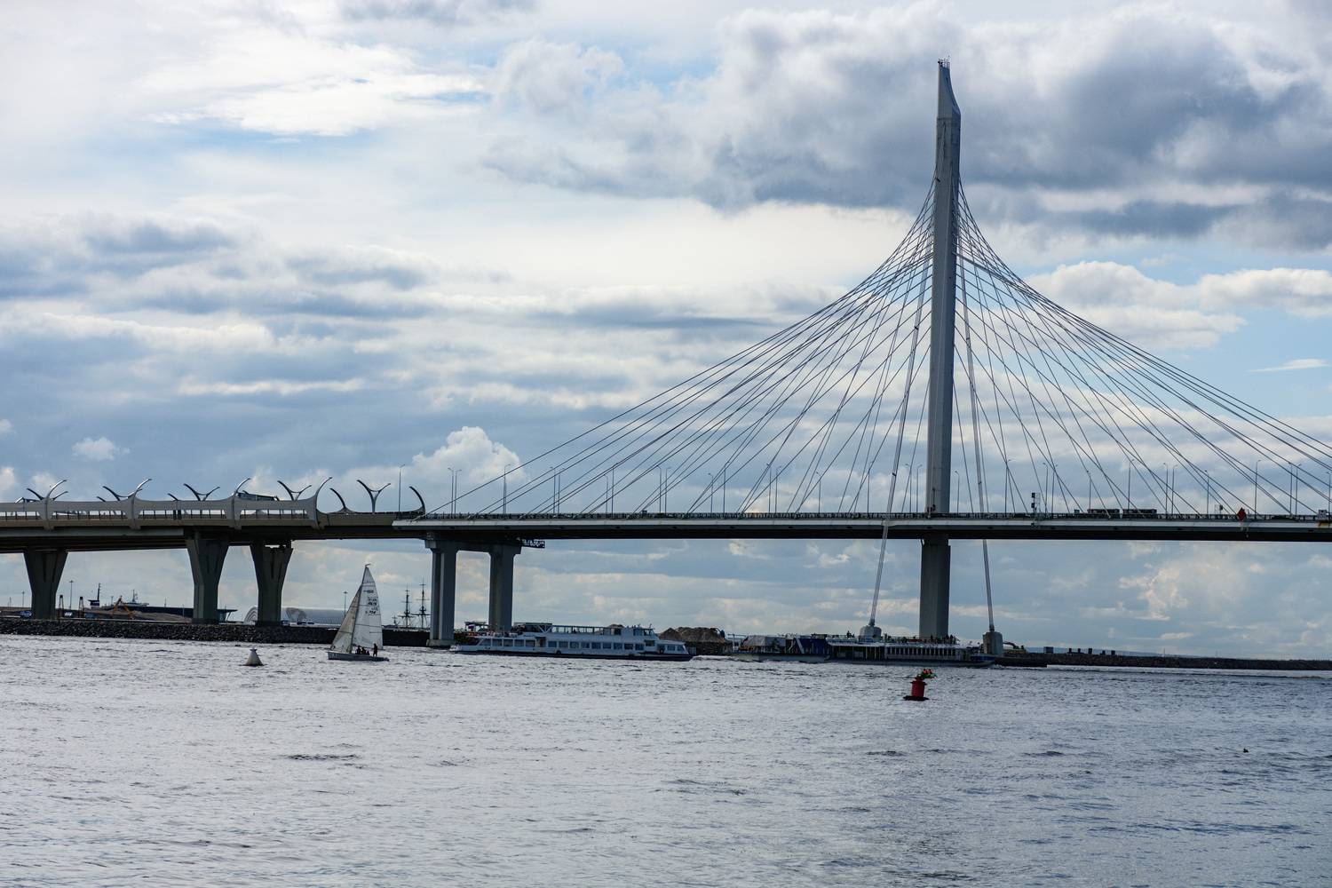 Мост через Петровский фарватер