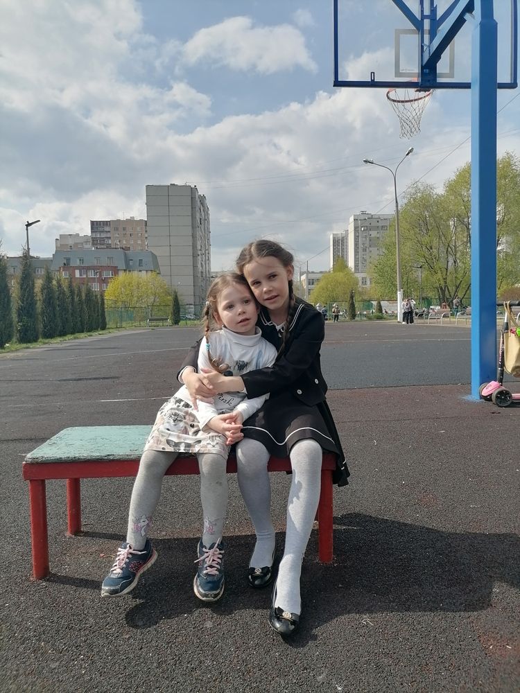 Сестрички первого сентября.