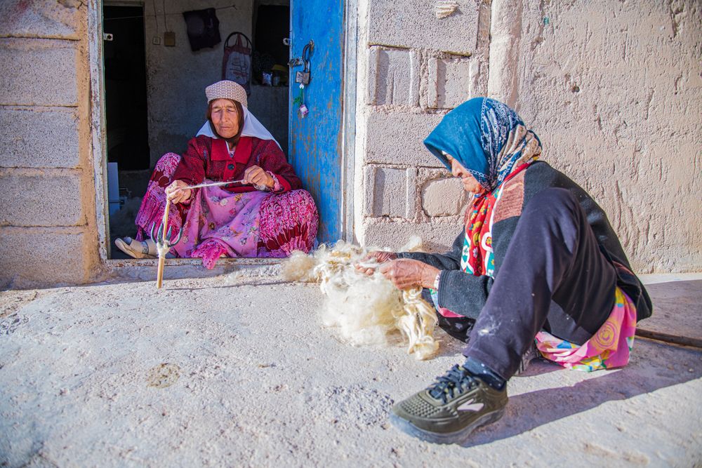 Spinning wool