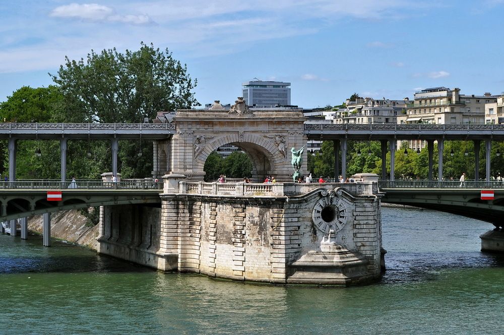 Париж. Мост Бир -Хакейм.
