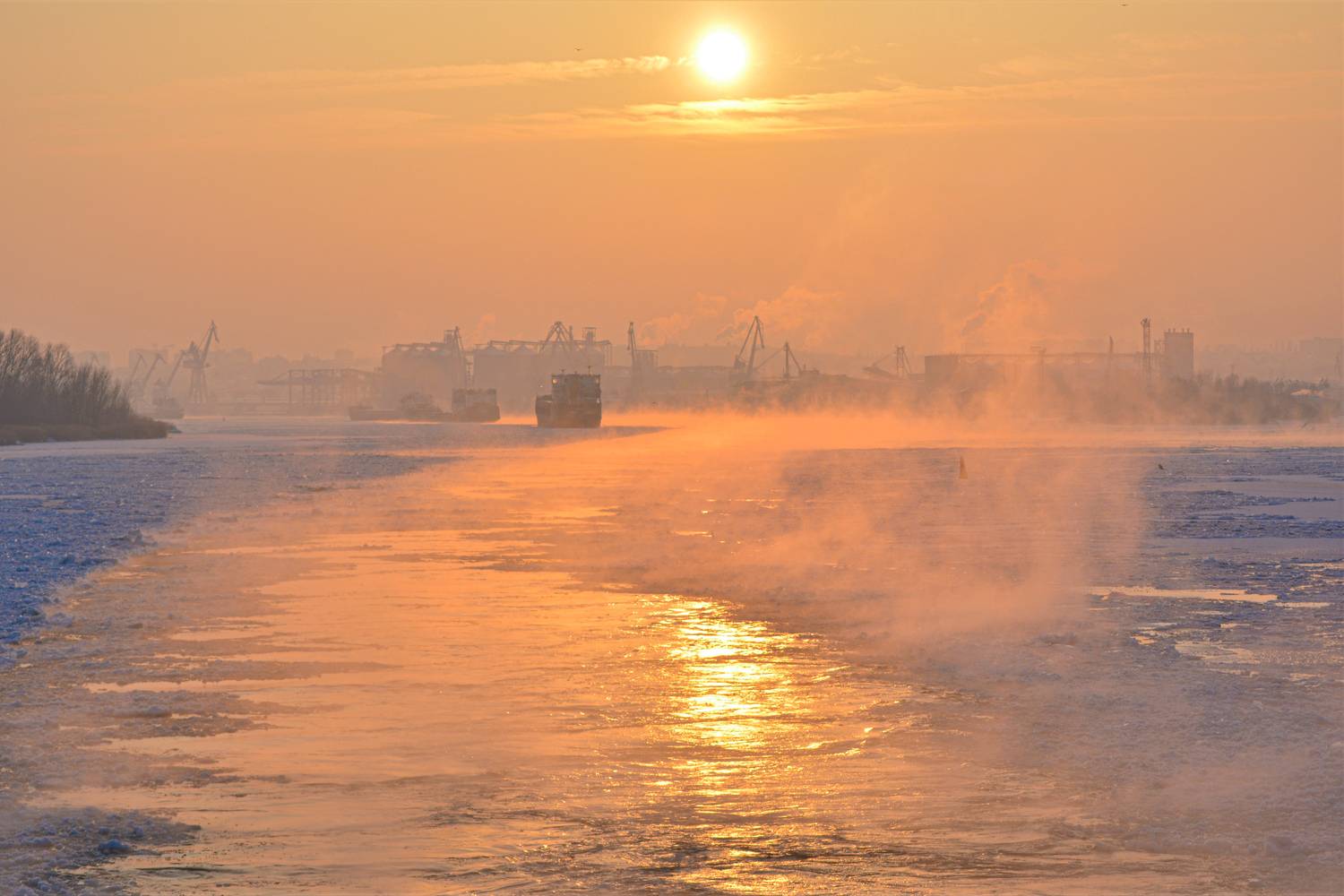 Зимний рассвет на Дону.