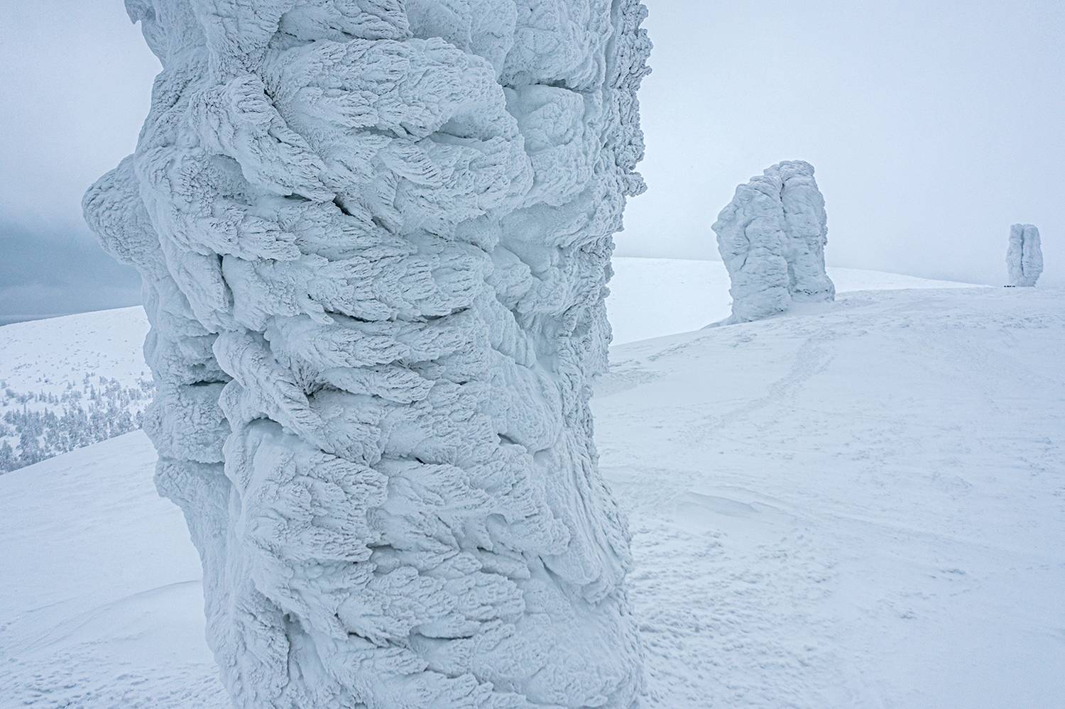 Столбы выветривания на плато Маньпупунёр Столбы выветривания на плато Маньпупунёр