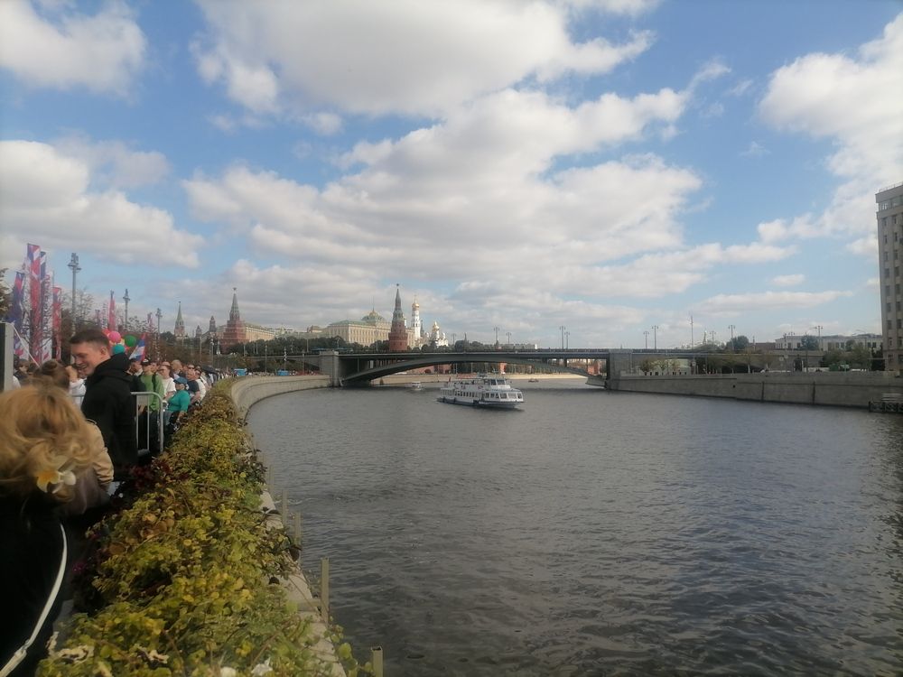 Кремль с видом на Москву реку.