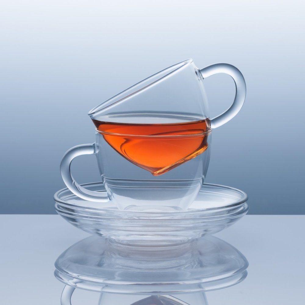 В чашке чай давно остыл