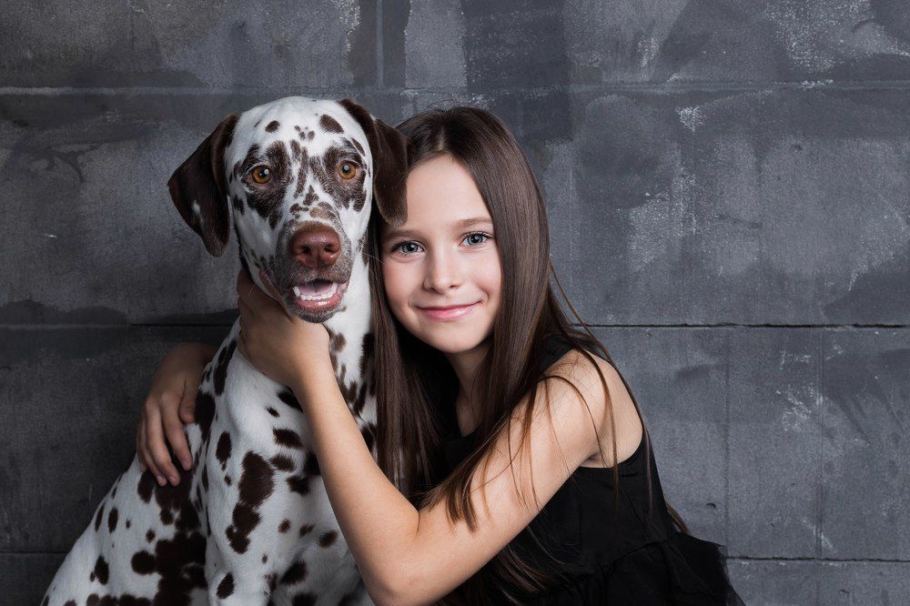 Девочка и Далматин