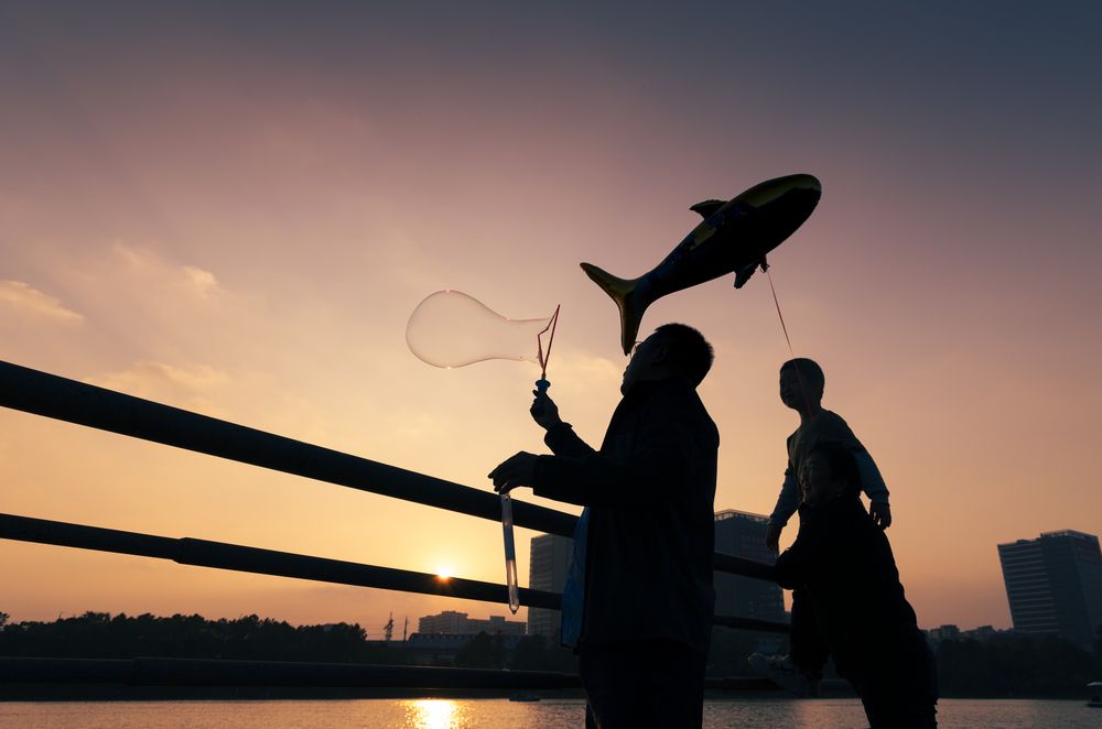 A fairy tale of the city at dusk