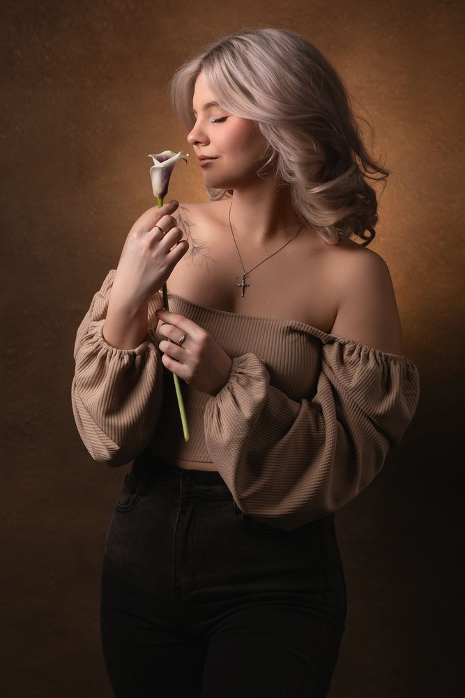 Young woman with a calla