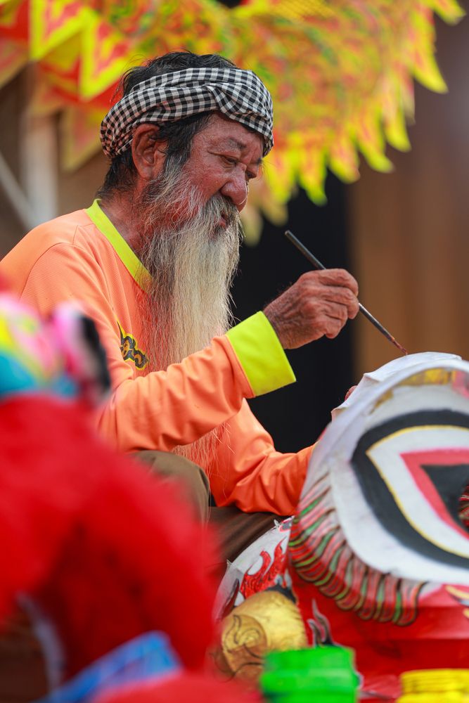 Người giữ lửa làng nghề (The Keeper of the Craft’s Flame)