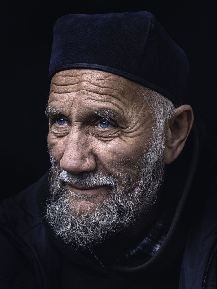 Photograph by Evgeniy Savikov