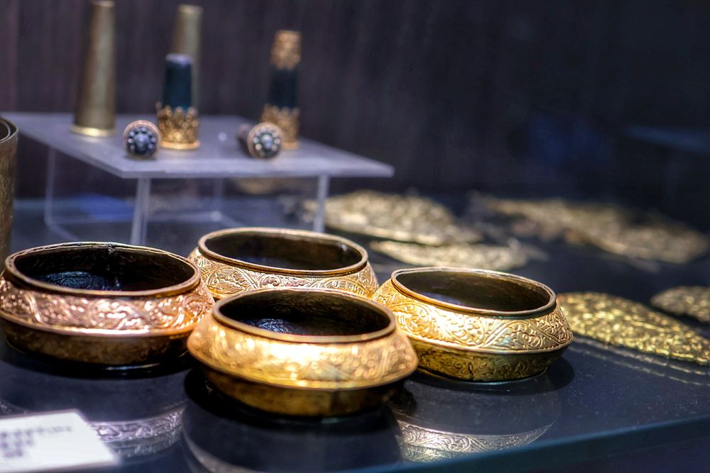 Timeless artifacts rest