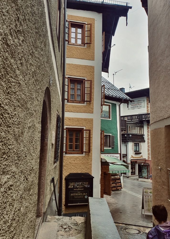 through urban corridors to the heart of the city