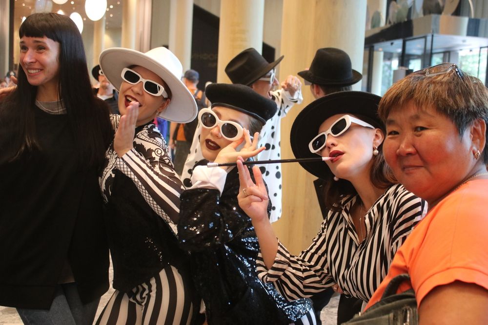 Веселая компания.