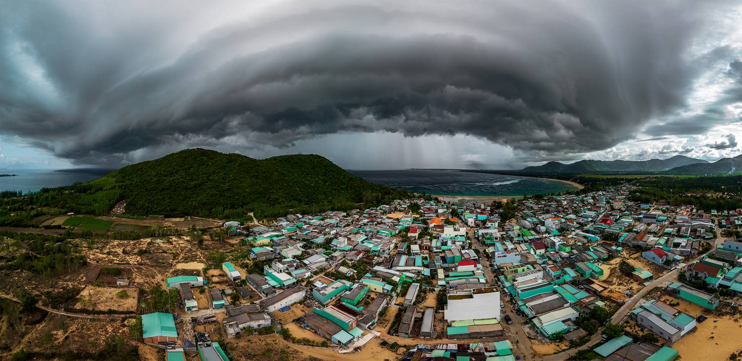 The thunderstorm came