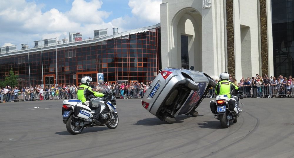 Показательные выступления спортсменов ДПС