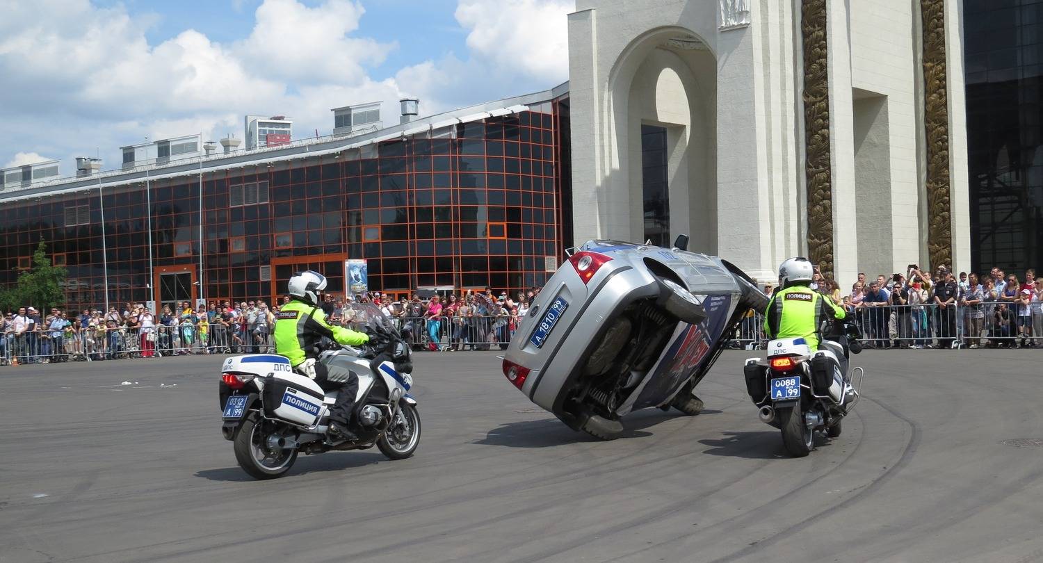 Показательные выступления спортсменов ДПС