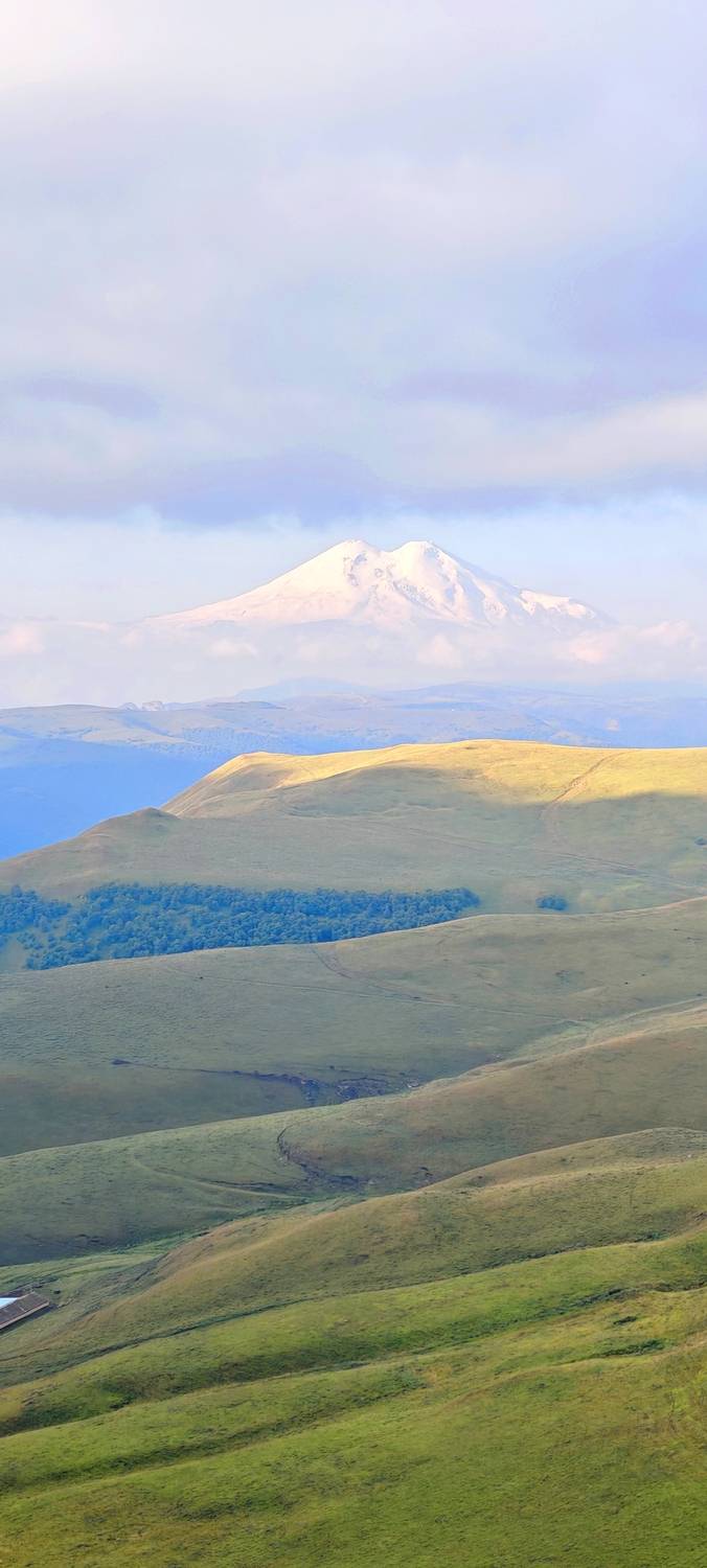 Эльбрус на горизонте