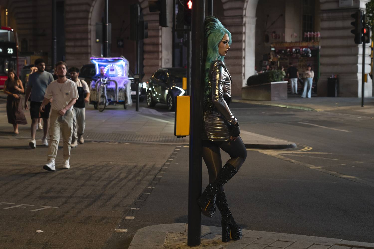 LONDON NIGHTS LONDON NIGHTS