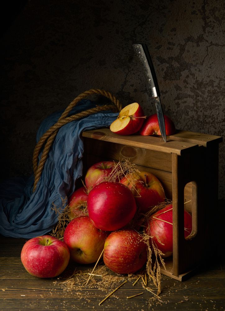 Ящик с яблоками