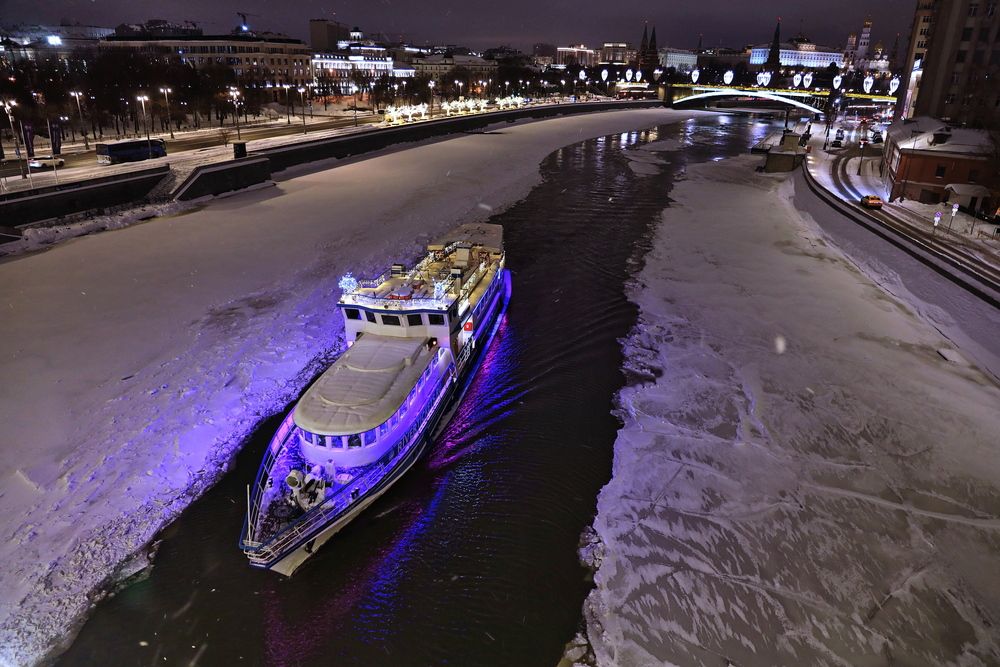 По Москве-Реке в любую погоду!..