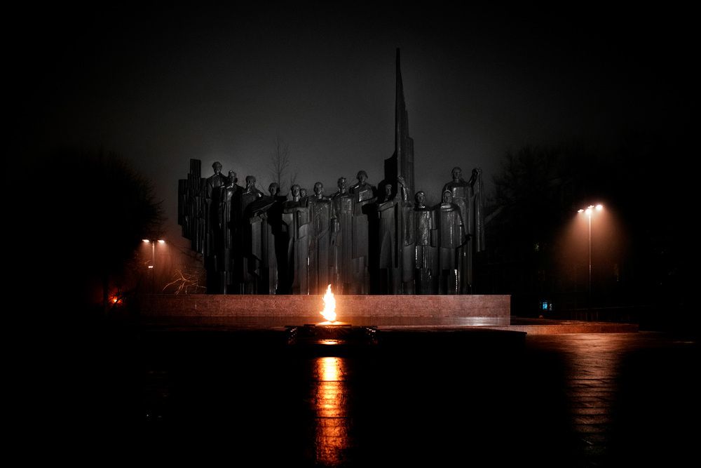 Огонь вечности среди теней