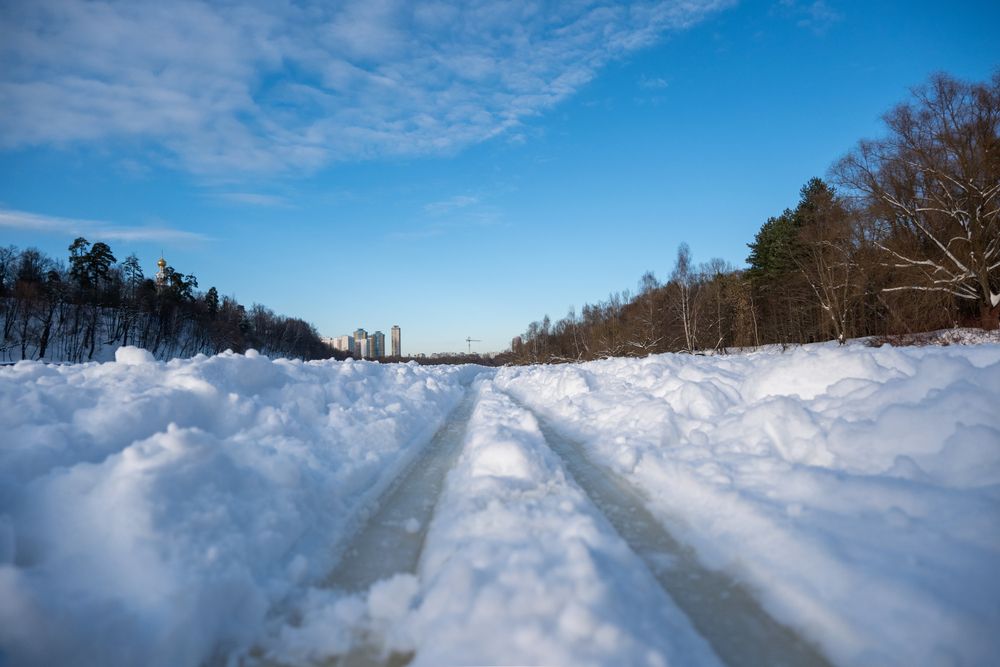 Лыжня на замерзшей реке