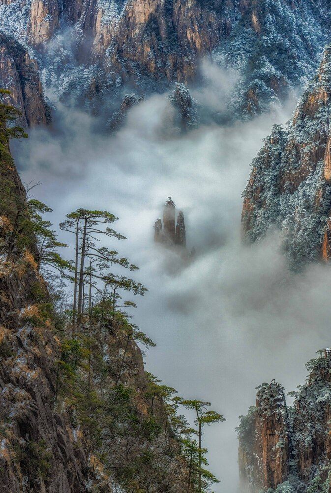 Photograph by Luo Aijun