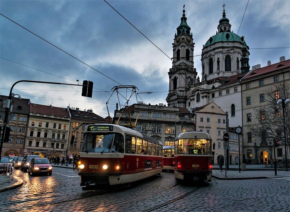 На Малостранской площади