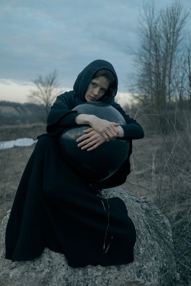 Xenia with a black balloon
