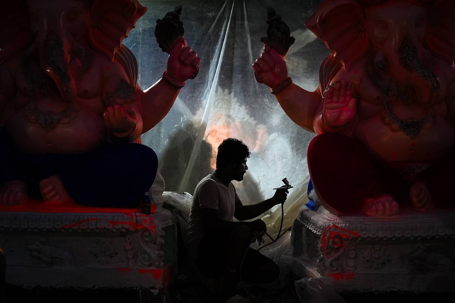 Artisan Spray Painting