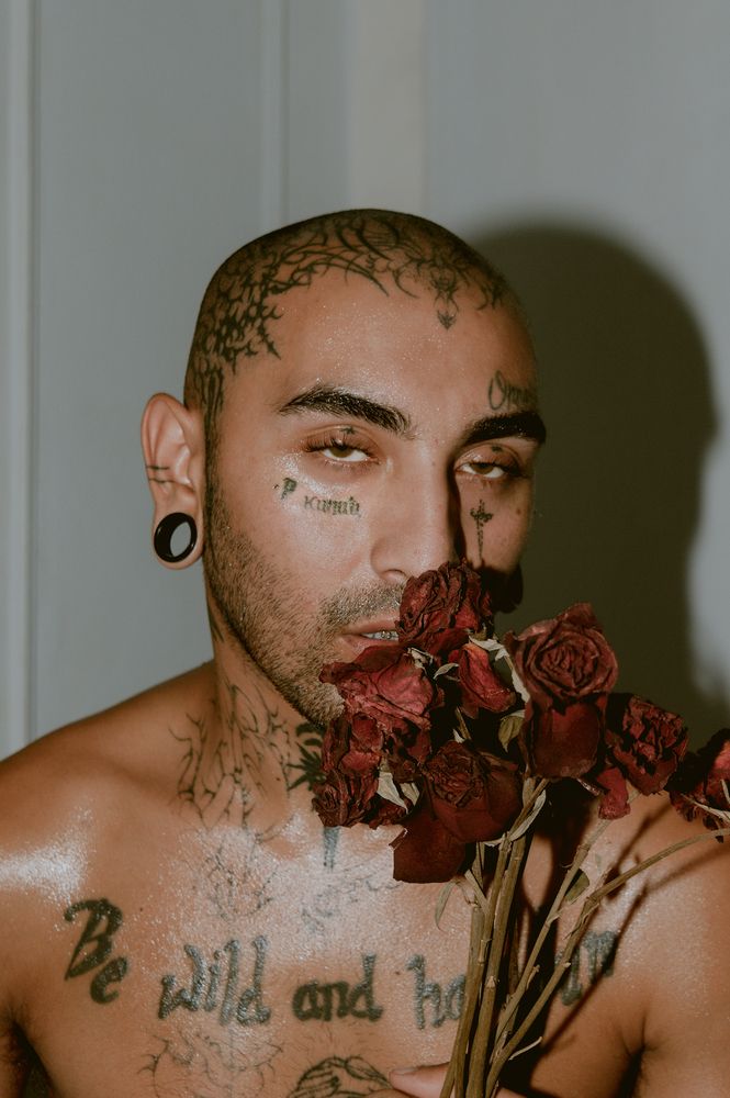 Photograph by charlieheyheyya