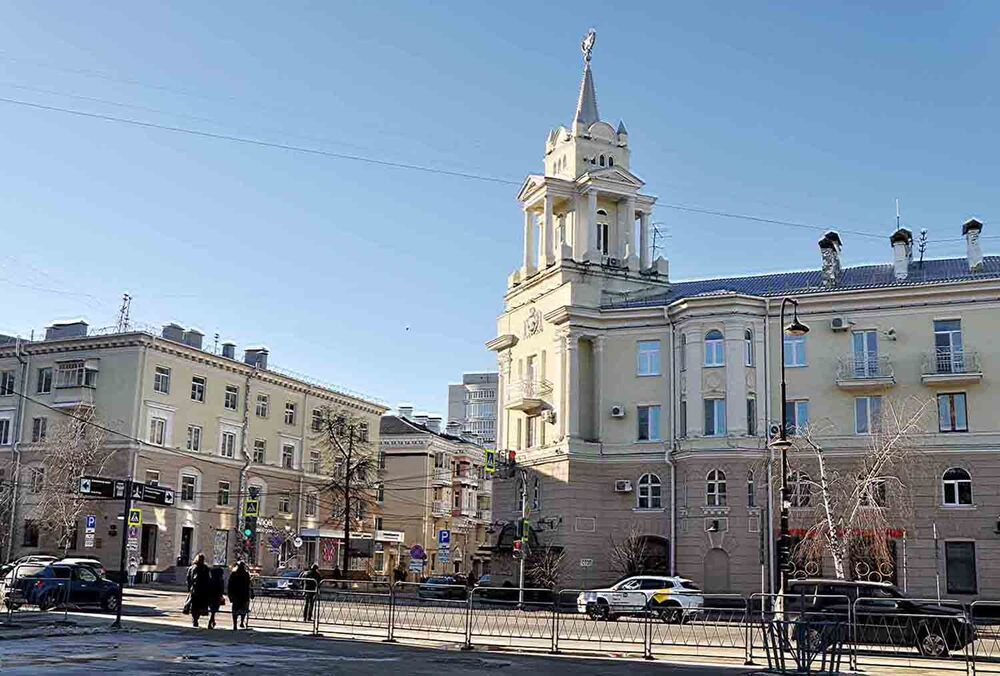 Дом с башней на ул. Театральная