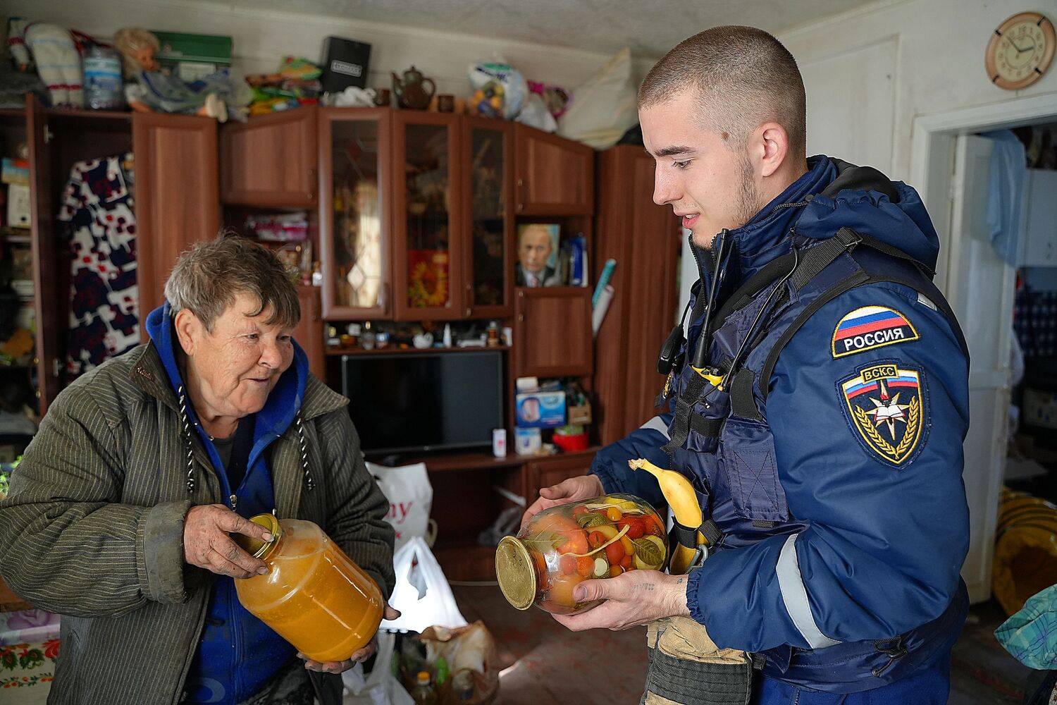 Добровольцы-спасатели ВСКС оказывают помощь жителям Курганской области, где произошло ЧС