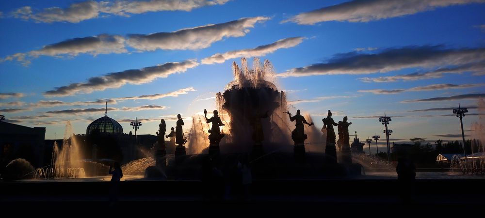 Утром на ВДНХ