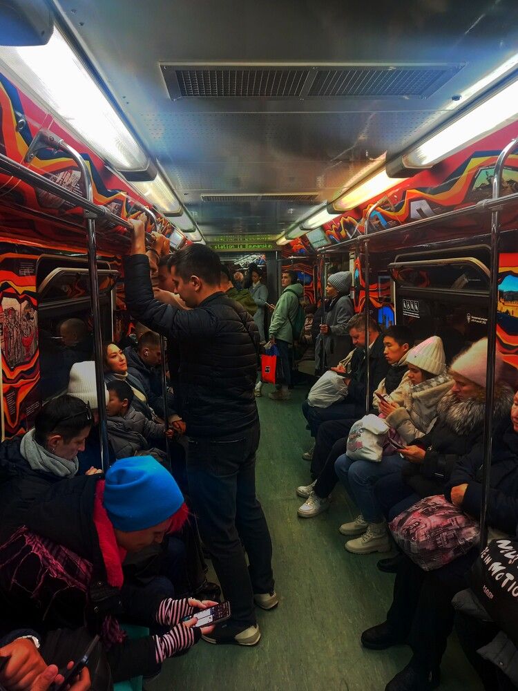 В метро